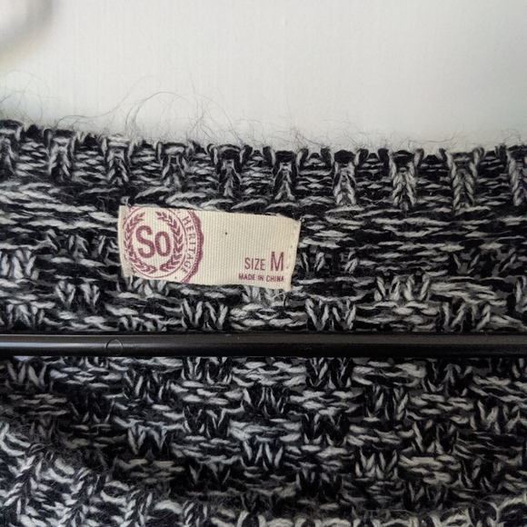 Soft SO black and white sweater size M - Picture 4 of 5
